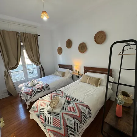 Lupita, En El Centro De Vigo