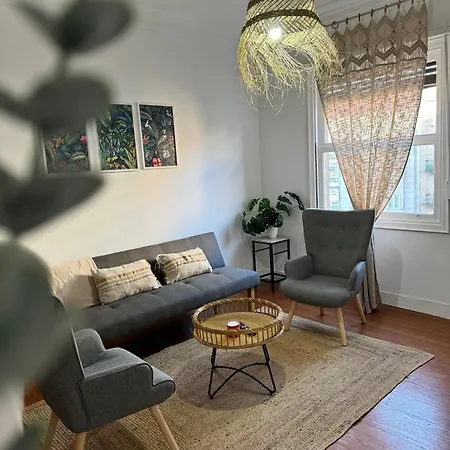 Lupita, En El Centro De Vigo