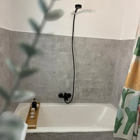 Lupita, En El Centro De *