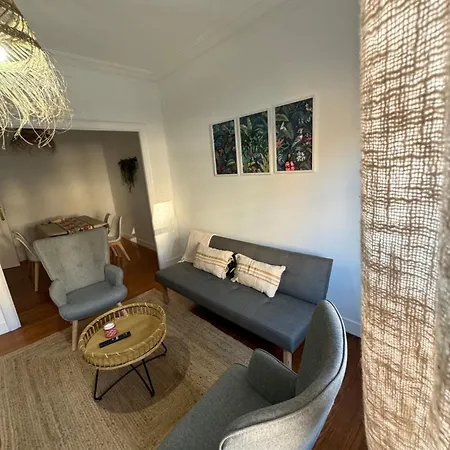 Lupita, En El Centro De * Vigo