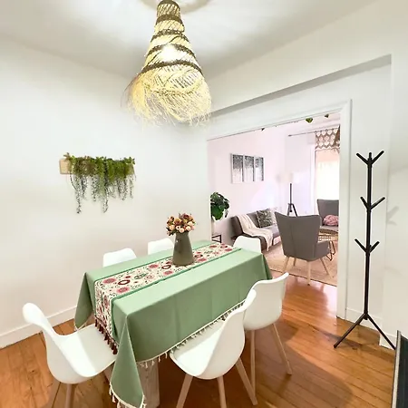 Lupita, En El Centro De *