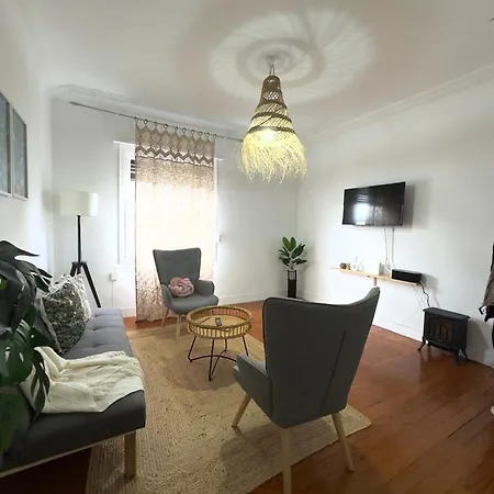 Lupita, En El Centro De Apartamento