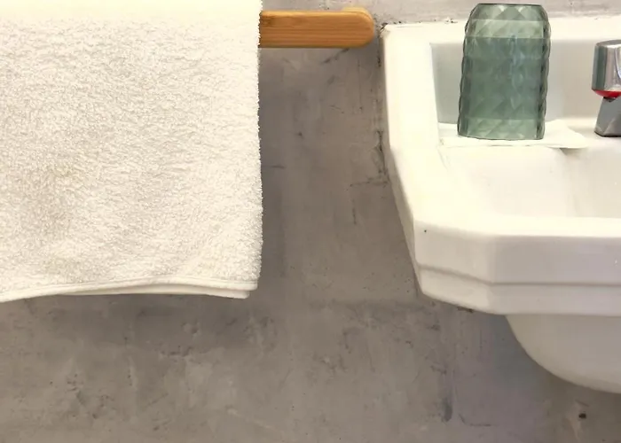 Lupita, En El Centro De Apartamento *